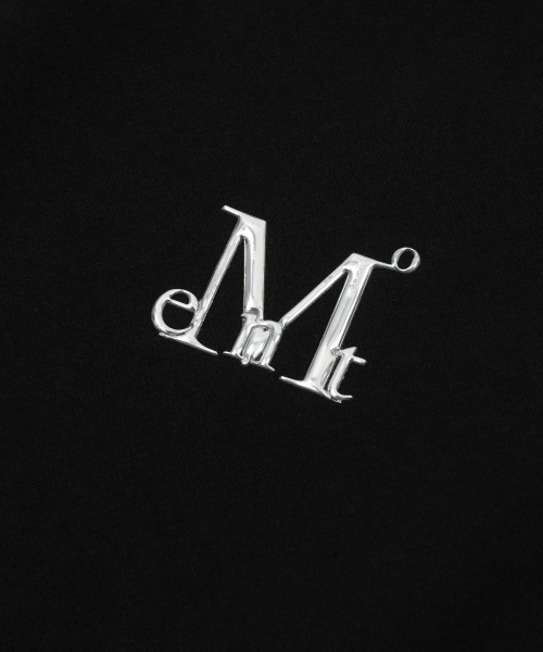 MUCENT(ムセント)の「メタルロゴシグネチャースウェット(男女共用)(スウェット・レディース・ブラック・SMALL/LARGE)」の2枚目の写真