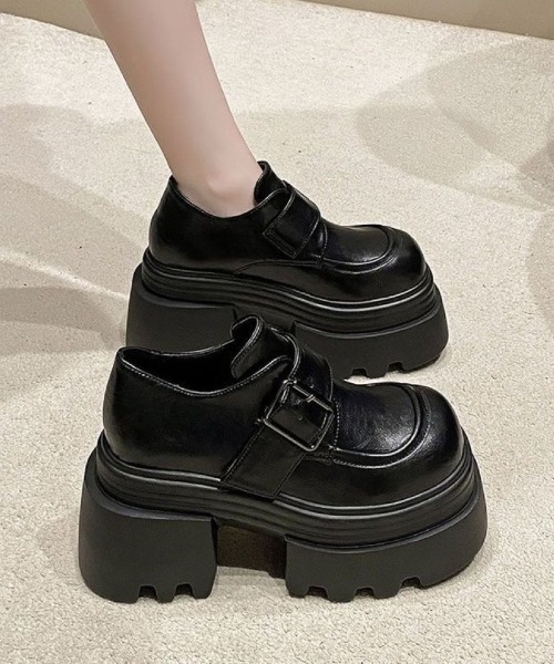 Ritzy（リッツィー）の「軽量厚底 メタルバックル ローファー（ローファー・レディース・ブラック・23.5/24.5/24/23）」の2枚目の写真