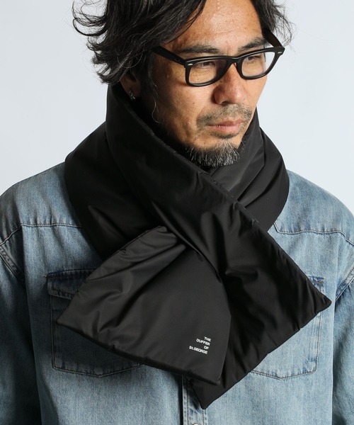 The DUFFER of ST.GEORGE(ザダファーオブセントジョージ)の「【WEB限定アイテム】WIDE PADDING MUFF:差し込みタイプ 大判 中綿入りマフラー(マフラー・メンズ・ブラック・F)」の1枚目の写真