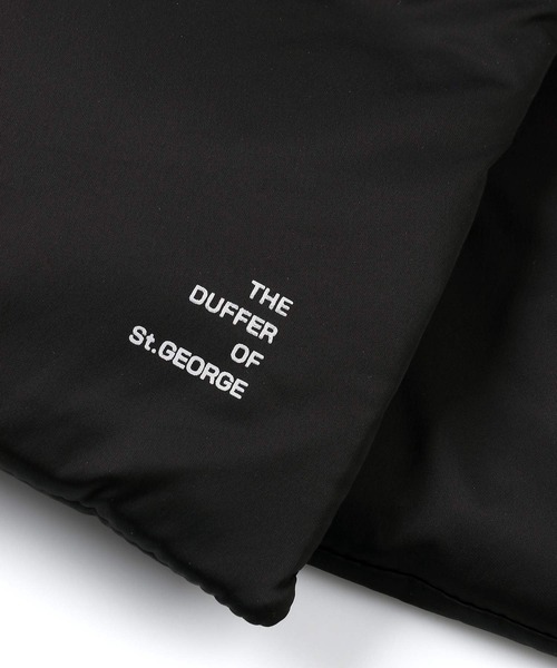 The DUFFER of ST.GEORGE(ザダファーオブセントジョージ)の「【WEB限定アイテム】WIDE PADDING MUFF:差し込みタイプ 大判 中綿入りマフラー(マフラー・メンズ・ブラック・F)」の4枚目の写真