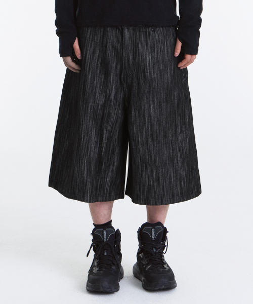 KICHUL(キチョル)の「Bermuda Denim Pants (Raw Black)(その他パンツ・メンズ・その他・SMALL/MEDIUM/LARGE)」の1枚目の写真