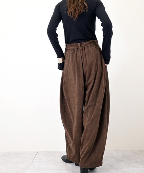 STYLEBLOCK（スタイルブロック）の「コーデュロイサイドタックコクーンパンツ（その他パンツ・レディース・ベージュ/ブラウン/ピンク・M）」の6枚目の写真