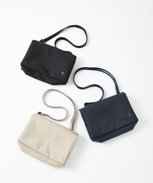 TRAVEL SHOP MILESTO(トラベルショップミレスト)の「STLAKT マルチセキュリティショルダーバッグ(ショルダーバッグ・レディース・グレイッシュベージュ/ブラック/ネイビー・フリ-)」の4枚目の写真
