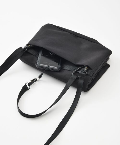 TRAVEL SHOP MILESTO(トラベルショップミレスト)の「STLAKT マルチセキュリティショルダーバッグ(ショルダーバッグ・レディース・グレイッシュベージュ/ブラック/ネイビー・フリ-)」の11枚目の写真