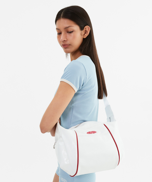 MENASOO(ミナス)の「MNS Track line Cross Bag_White Leather(メッセンジャーバッグ・レディース・ホワイト・F)」の3枚目の写真