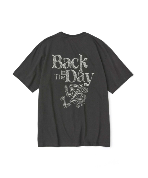 WMC(ダブリューエムシー)の「ストーンロゴTシャツ_CHARCOAL GREY(Tシャツ/カットソー・メンズ・ダークグレー・MEDIUM/LARGE/X-LARGE)」の2枚目の写真