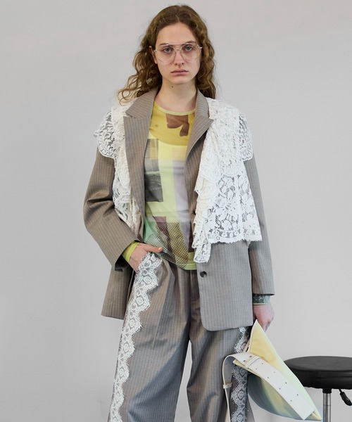 MAISON SPECIAL（メゾンスペシャル）の「Lace Vest Single Jacket/レースベストシングルジャケット（テーラードジャケット・レディース・ブラック/グレー/ベージュ・FREE）」の3枚目の写真