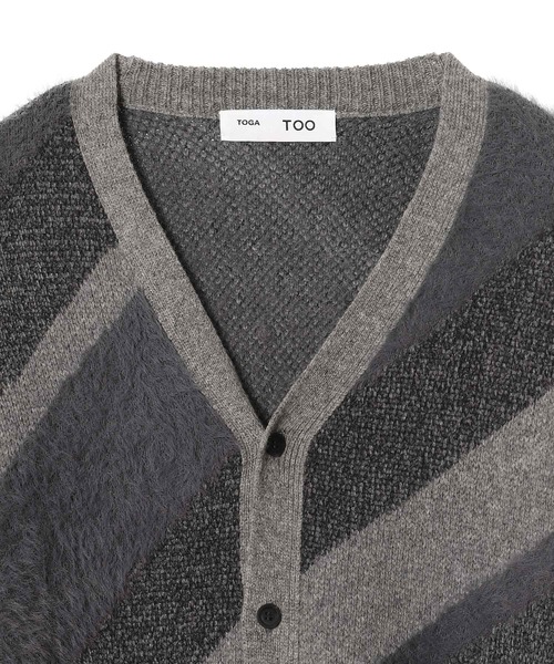 TOGA PULLA（トーガ　プルラ）の「TOGA PULLA Regimental knit cardigan TZ252-XO966（カーディガン/ボレロ・レディース・ブラック/グレー・MEDIUM）」の4枚目の写真