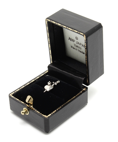 amp japan(アンプジャパン)の「mary heart pierce -silver-(マリア ハート シルバー ピアス)(ピアス(片耳用)・メンズ・シルバー・FREE)」の4枚目の写真