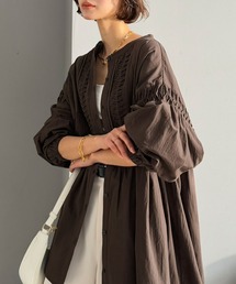 Classical Evon（クラシカルエヴォン）の「【Classical Evon】表情豊かなディテールが、ナチュラルかつ洗練された印象に。変形ピンタックチュニック（シャツ/ブラウス）」