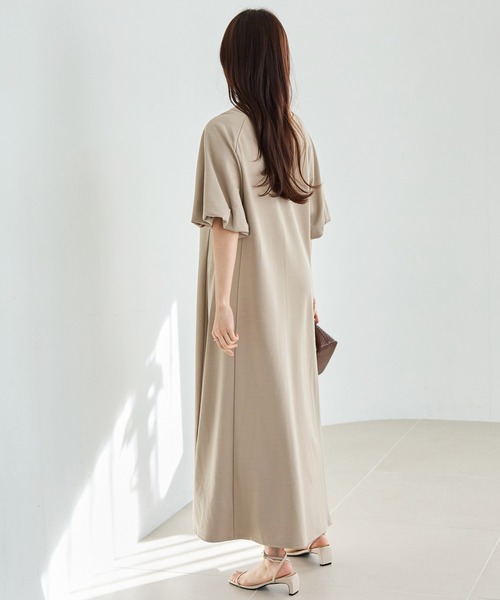 LAVEANGE(ラビアンジェ)の「【好機能シリーズ】接触冷感・吸水速乾|2WAYボリュームスリーブワンピース│涼しくきれい見え/ロング丈/洗える/体型カバー(ワンピース・レディース・ネイビー/ベージュ/ブラック・5L/4L/3L/LL/M)」の18枚目の写真