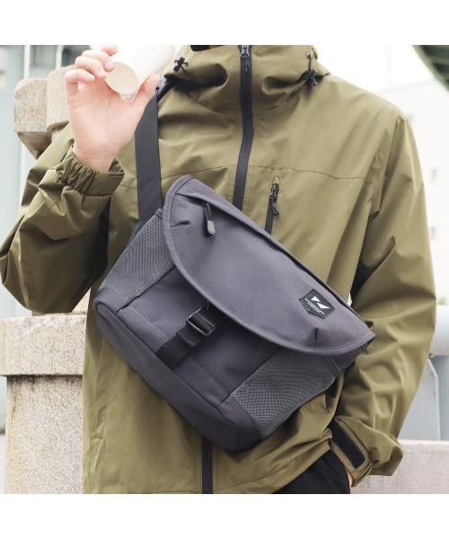 ZERO CRASH（ゼロクラッシュ）の「軽量ポリエステルメッセンジャーバッグ（メッセンジャーバッグ・メンズ・グレー/ブラック・ONE SIZE）」の2枚目の写真