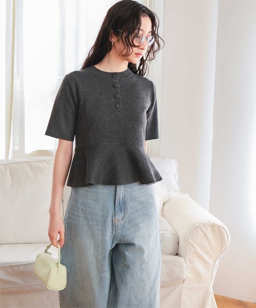 miette(ミエット)の「くるみ釦ペプラム半袖ニット(ニット/セーター・レディース・ブラック/キャメル/チャコール/ベージュ・L/M/S)」の14枚目の写真