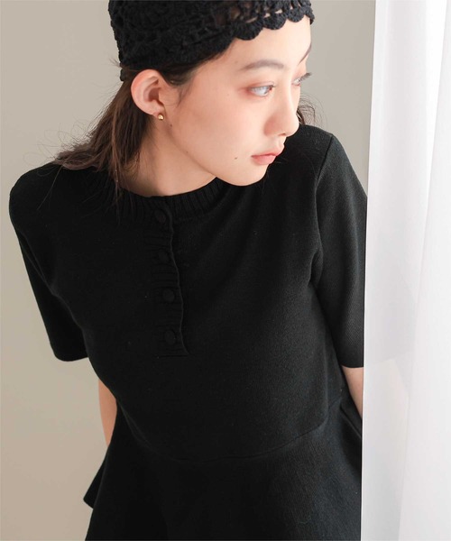 miette(ミエット)の「くるみ釦ペプラム半袖ニット(ニット/セーター・レディース・ブラック/キャメル/チャコール/ベージュ・L/M/S)」の7枚目の写真