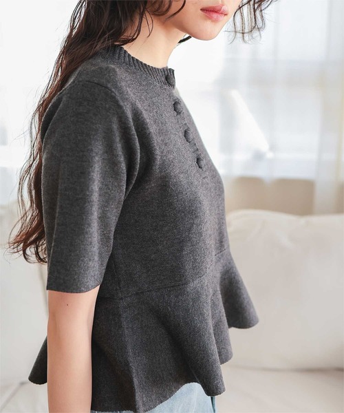 miette(ミエット)の「くるみ釦ペプラム半袖ニット(ニット/セーター・レディース・ブラック/キャメル/チャコール/ベージュ・L/M/S)」の15枚目の写真
