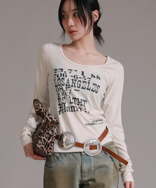 LIKE THE MOST（ライクザモースト）の「23.7 レタリングUネックTシャツ_クリーム（Tシャツ/カットソー・レディース・その他・L/S/M）」の2枚目の写真