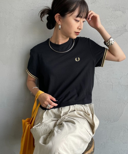 FRED PERRY/フレッドペリー] ワンポイントロゴ刺繍 クロップド丈T