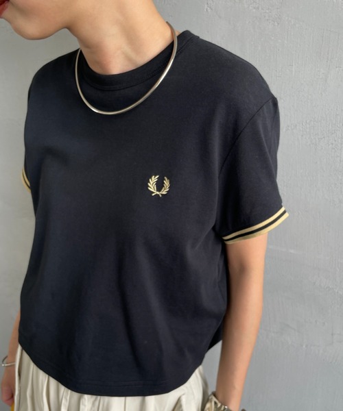 FRED PERRY/フレッドペリー] ワンポイントロゴ刺繍 クロップド丈T