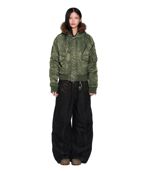 セール】Knee Pin-Tuck Western Denim Pants (Black)（デニムパンツ
