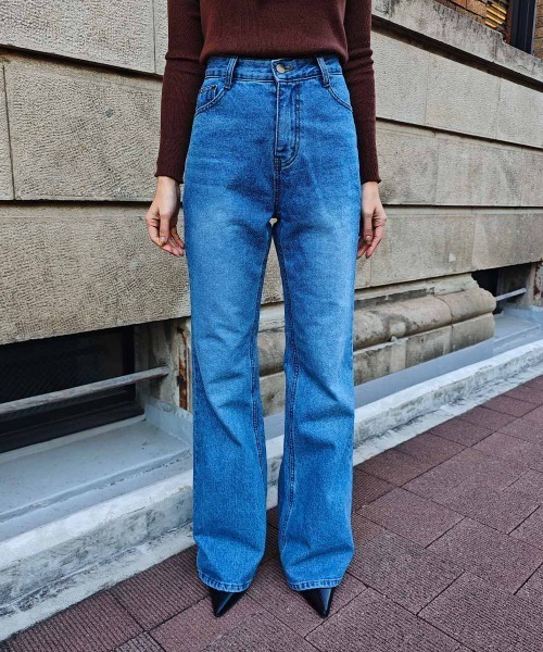 esutoreja（エストレジャ）の「フレアデニムパンツ（デニムパンツ・レディース・ブルー・M/S）」の8枚目の写真