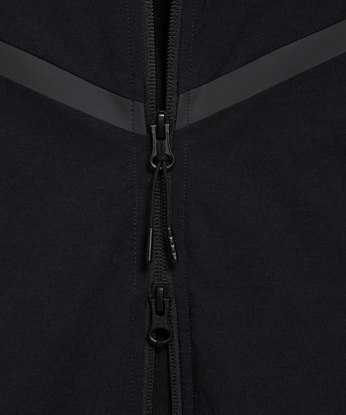 NIKE(ナイキ)の「NIKE Tech WR Full-Zip Woven Jacket IU7635(パーカー・メンズ・ブラック・M/L)」の2枚目の写真