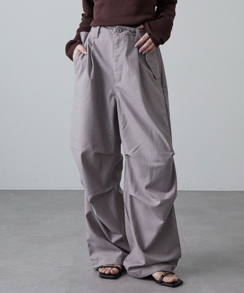 Lui's（ルイス）の「パラシュートスラックスパンツ（カーゴパンツ・レディース・ベージュ/ブラック/チャコールグレー・FREE）」の3枚目の写真