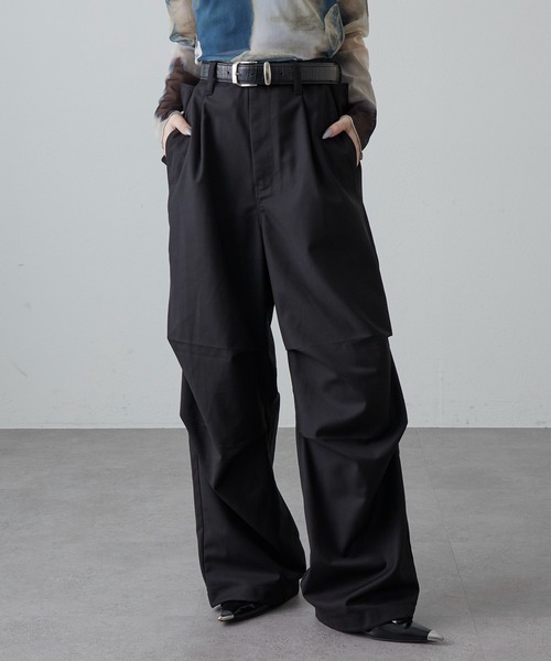 Lui's（ルイス）の「パラシュートスラックスパンツ（カーゴパンツ・レディース・ベージュ/ブラック/チャコールグレー・FREE）」の2枚目の写真
