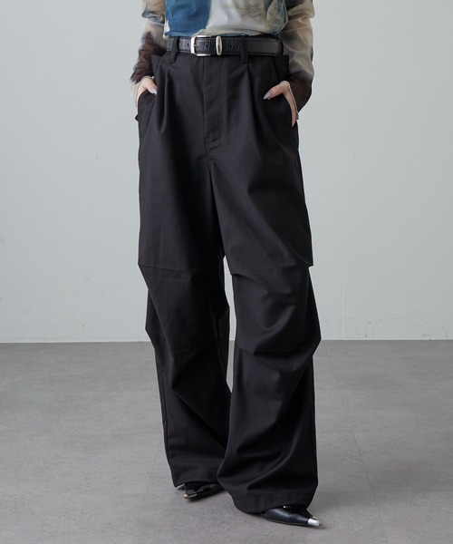 Lui's（ルイス）の「パラシュートスラックスパンツ（カーゴパンツ・レディース・ベージュ/ブラック/チャコールグレー・FREE）」の4枚目の写真