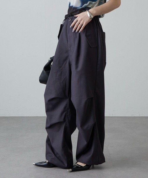 Lui's（ルイス）の「パラシュートスラックスパンツ（カーゴパンツ・レディース・ベージュ/ブラック/チャコールグレー・FREE）」の17枚目の写真
