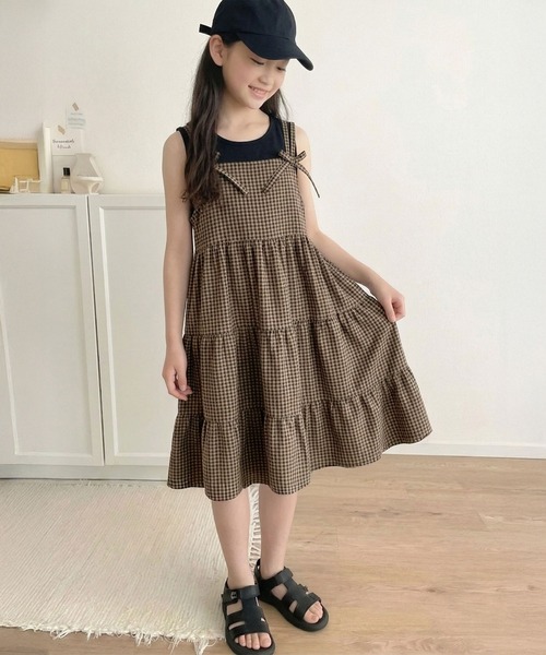 classicalelf(クラシカルエルフ)の「【キッズ】親子リンクコーデ可能◎サッカー素材リボンデザインキャミワンピ(ワンピース・キッズ・ブラック/ブラウン系その他/チャコールグレー×ブラック・100/120/140/160)」の1枚目の写真