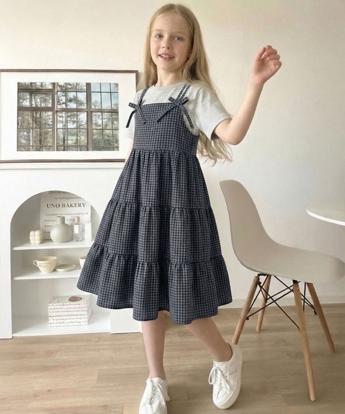 classicalelf(クラシカルエルフ)の「【キッズ】親子リンクコーデ可能◎サッカー素材リボンデザインキャミワンピ(ワンピース・キッズ・ブラック/ブラウン系その他/チャコールグレー×ブラック・100/120/140/160)」の5枚目の写真