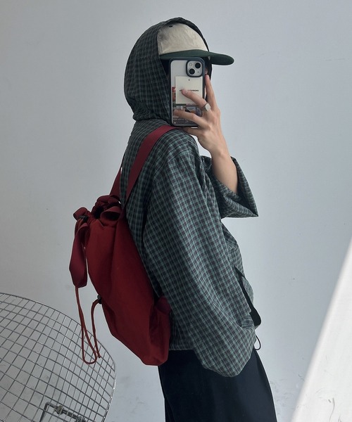 UNDERSTATEMENTs（アンダーステイトメント）の「【ユニセックス】ナイロンテックドローコードナップサック（バックパック/リュック・メンズ・レッド/オフホワイト/ブラック・FREE）」の3枚目の写真