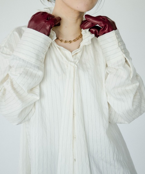 Ezick(エジック)の「Pinstripe frill bow-tie blouse ピンストライプフリルネックブラウス(シャツ/ブラウス・レディース・ピンク/オフホワイト・FREE)」の2枚目の写真