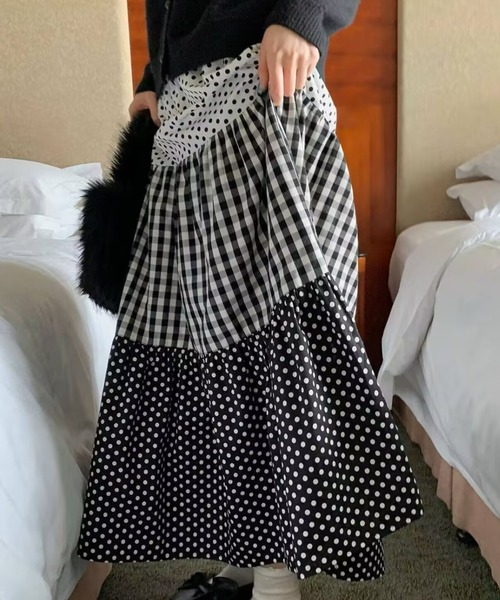 Sibra(シブラ)の「ドット×チェック切替 ティアードロングスカート(スカート・レディース・ブラック・M)」の1枚目の写真