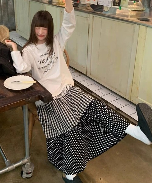 Sibra(シブラ)の「ドット×チェック切替 ティアードロングスカート(スカート・レディース・ブラック・M)」の9枚目の写真
