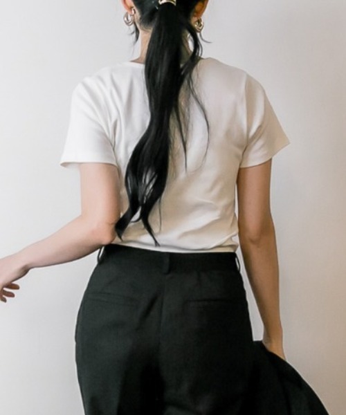 RCD(アールシーディー)の「UネックコンパクトコットンTシャツ(Tシャツ/カットソー・レディース・グレイッシュベージュ/ブラック/オフホワイト/カーキ・LL/L/M)」の13枚目の写真