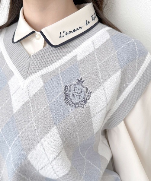 F i.n.t（フィント）の「エンブレム刺繍アーガイルニットベスト/fint フィント（ベスト・レディース・ライトピンク/ライトグレー・FREE）」の9枚目の写真