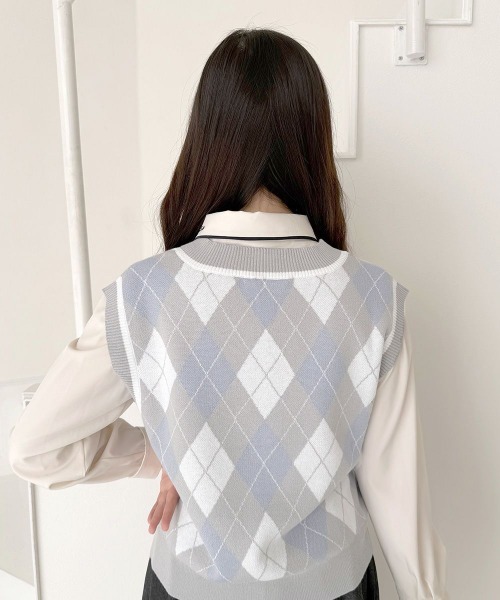 F i.n.t（フィント）の「エンブレム刺繍アーガイルニットベスト/fint フィント（ベスト・レディース・ライトピンク/ライトグレー・FREE）」の10枚目の写真