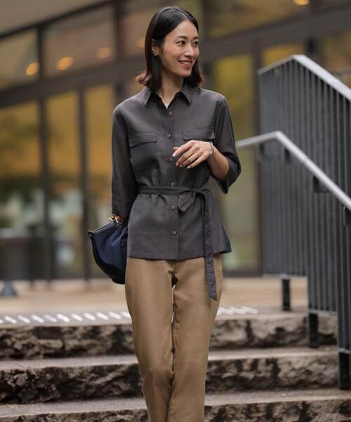 J.PRESS(ジェイプレス)の「【WEB限定カラーあり】TCシャンブレーサテンST テーパード パンツ(その他パンツ・レディース・ダルブルー系/ベージュ系/ブルー系/黄土色系/ブラウン系/ダークブラウン系・T13/T17/T15)」の19枚目の写真