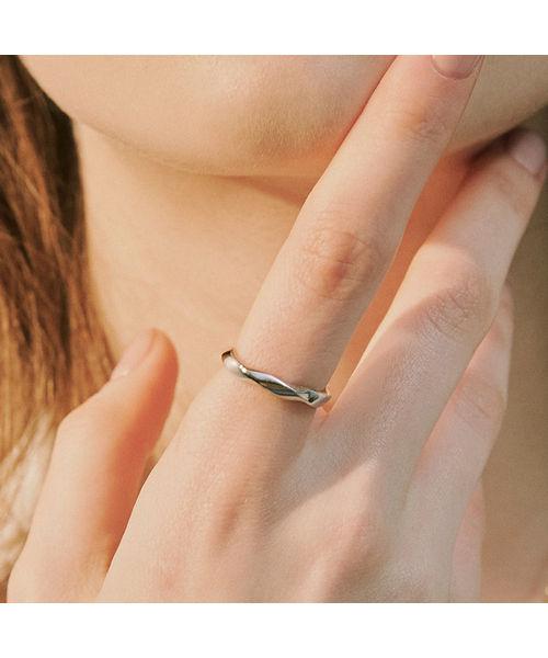 HEI（ヘイ）の「ocean ring（リング・レディース・ホワイト/イエローゴールド・FREE）」の2枚目の写真