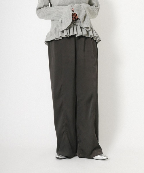 Floran（フローラン）の「ヴィンテージサテンライクパンツ（スラックス・レディース・カーキ/チャコールグレー・FREE）」の2枚目の写真