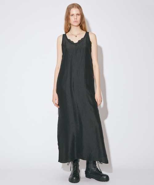 beautiful people(ビューティフルピープル)の「flip wrinkled silkchiffon-habutaedress(ワンピース・レディース・グレー×サックスブルー/ブラック×ブラック・36/38)」の2枚目の写真
