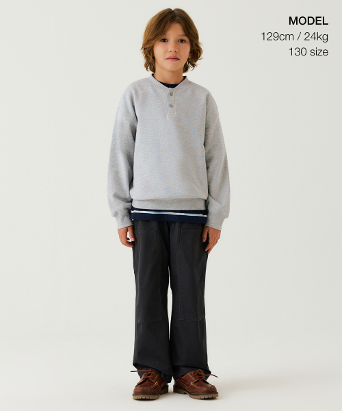 MUSINSA STANDARD KIDS（ムシンサスタンダードキッズ）の「ダブルニーバンディングカーペンターパンツ [ダークグレー]（その他パンツ・レディース・その他・100/110/120/130/140/150/160）」の2枚目の写真