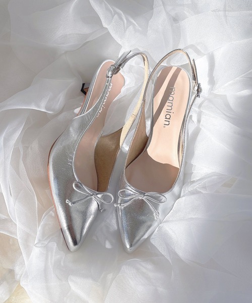 MAMIAN(マミアン)の「ポインテッドトゥ バックストラップ バレエミュール (5.5cmヒール)(パンプス・レディース・ブラック/シルバー・S/M/L/LL)」の1枚目の写真