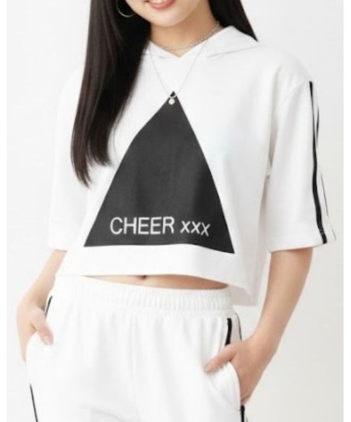 CHEER（チアー）の「ショート丈カットオフスウェットパーカー（パーカー・レディース・ブラック/ホワイト・S/M/L）」の2枚目の写真