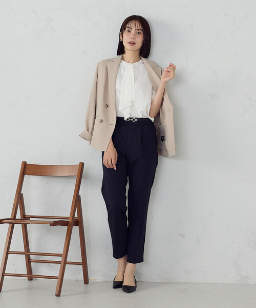 COMME CA ISM(コムサイズム)の「ボウタイ風 半袖ブラウス(シャツ/ブラウス・レディース・ネイビー/グレイッシュベージュ/ホワイト・LARGE/MEDIUM)」の4枚目の写真