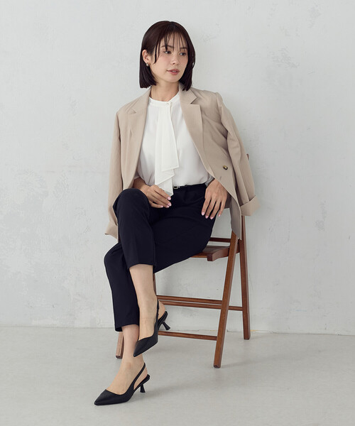 COMME CA ISM(コムサイズム)の「ボウタイ風 半袖ブラウス(シャツ/ブラウス・レディース・ネイビー/グレイッシュベージュ/ホワイト・LARGE/MEDIUM)」の6枚目の写真