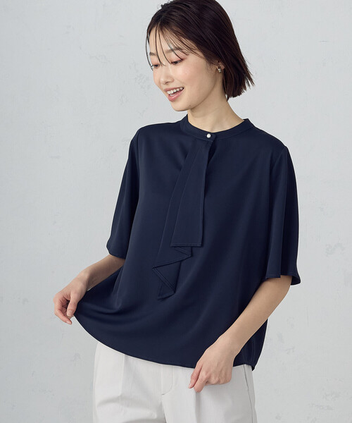 COMME CA ISM(コムサイズム)の「ボウタイ風 半袖ブラウス(シャツ/ブラウス・レディース・ネイビー/グレイッシュベージュ/ホワイト・LARGE/MEDIUM)」の10枚目の写真