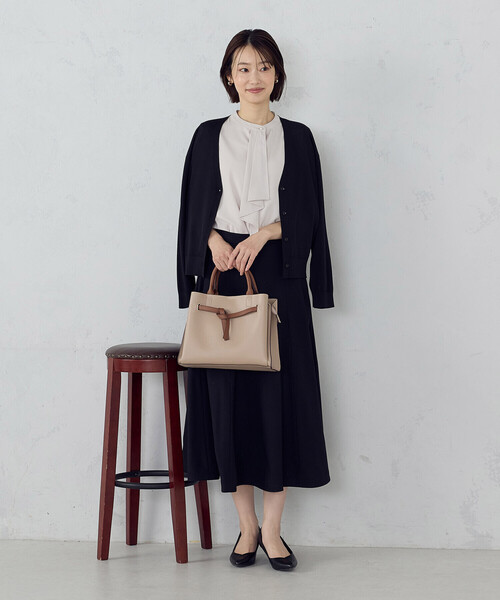 COMME CA ISM(コムサイズム)の「ボウタイ風 半袖ブラウス(シャツ/ブラウス・レディース・ネイビー/グレイッシュベージュ/ホワイト・LARGE/MEDIUM)」の11枚目の写真
