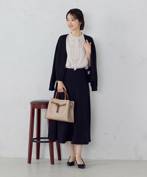 COMME CA ISM(コムサイズム)の「ボウタイ風 半袖ブラウス(シャツ/ブラウス・レディース・ネイビー/グレイッシュベージュ/ホワイト・LARGE/MEDIUM)」の12枚目の写真